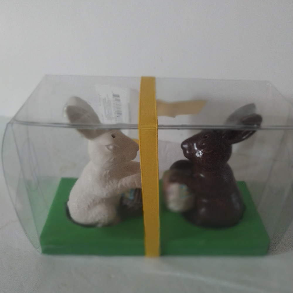 Hallmark Chocolate Ceramic Easter Bunny Rabbit Salt Pepper Shakers - Picture 4 of 5
